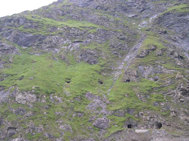 une arrivee d eau sous la montagne pour la centrale de Fionnay